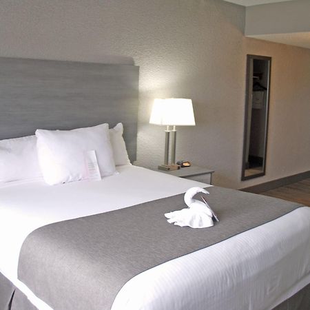 Ramada By Wyndham Edmonton Yellowhead Nw Екстер'єр фото