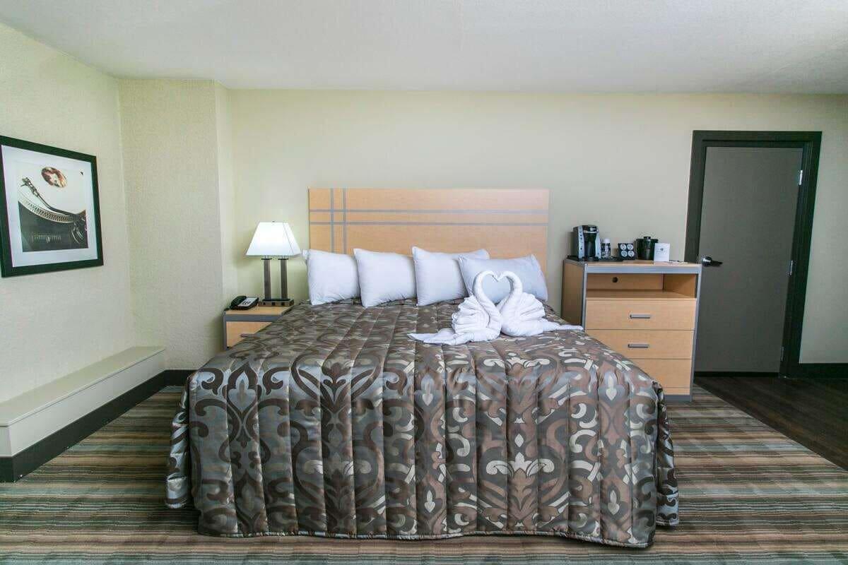 Ramada By Wyndham Edmonton Yellowhead Nw Екстер'єр фото