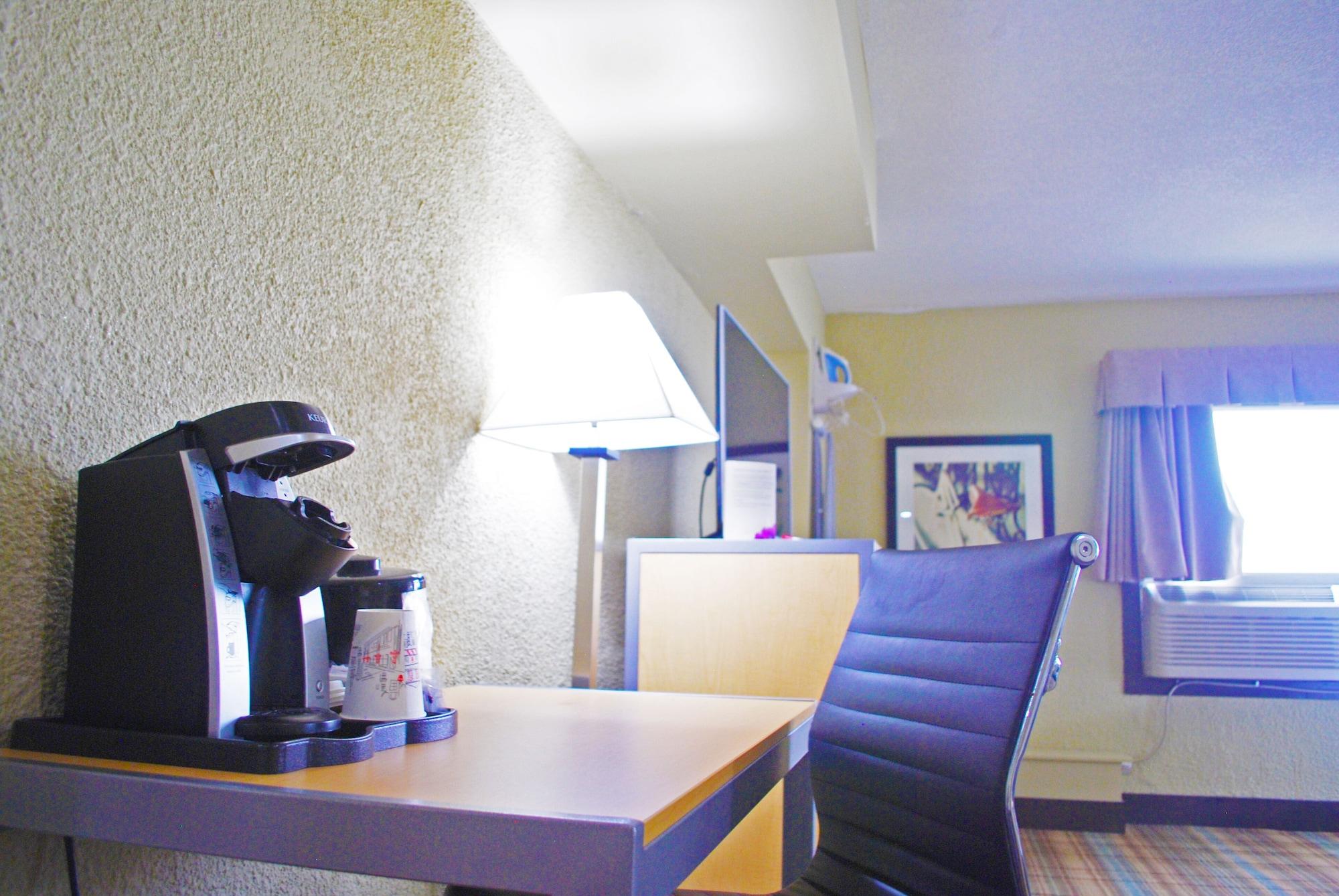 Ramada By Wyndham Edmonton Yellowhead Nw Екстер'єр фото