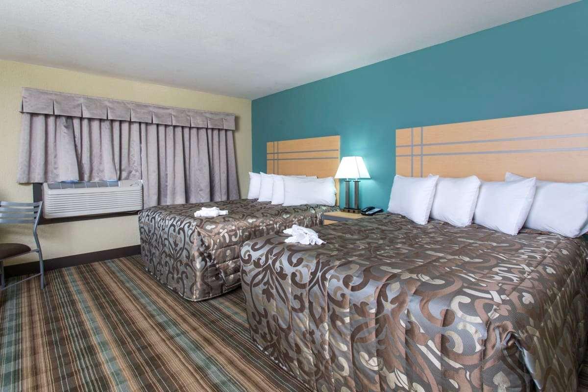 Ramada By Wyndham Edmonton Yellowhead Nw Екстер'єр фото