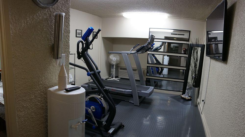 Ramada By Wyndham Edmonton Yellowhead Nw Екстер'єр фото