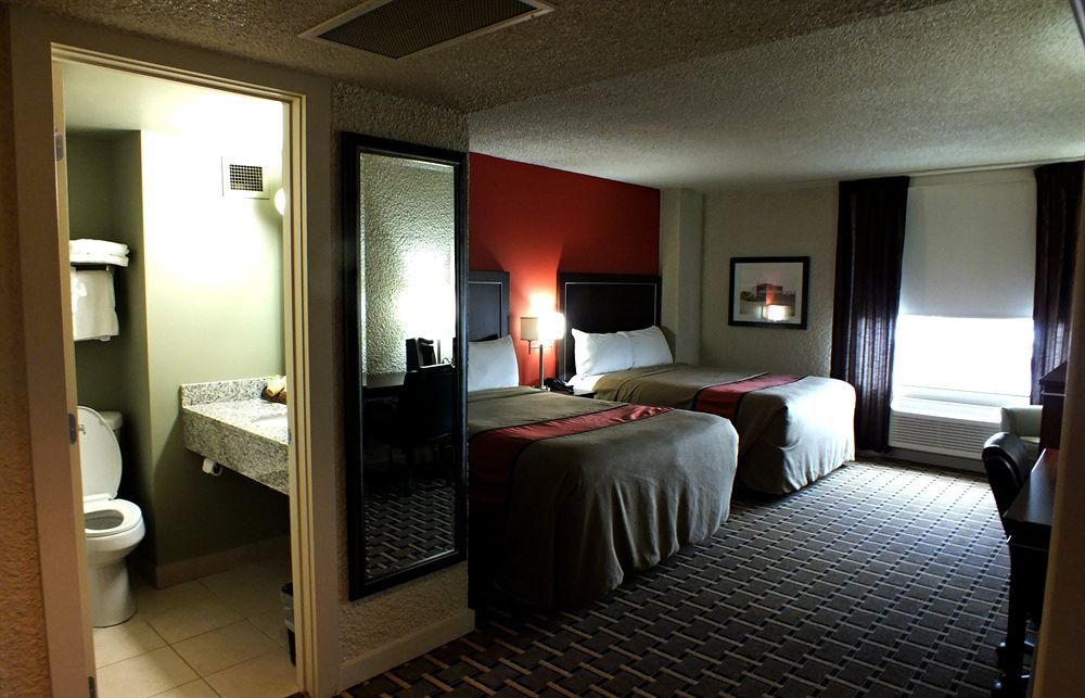Ramada By Wyndham Edmonton Yellowhead Nw Екстер'єр фото