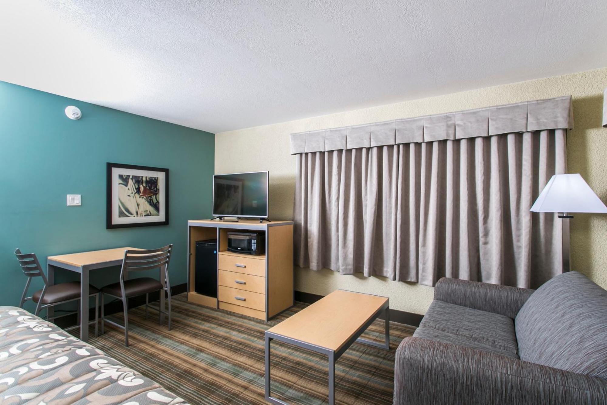 Ramada By Wyndham Edmonton Yellowhead Nw Екстер'єр фото
