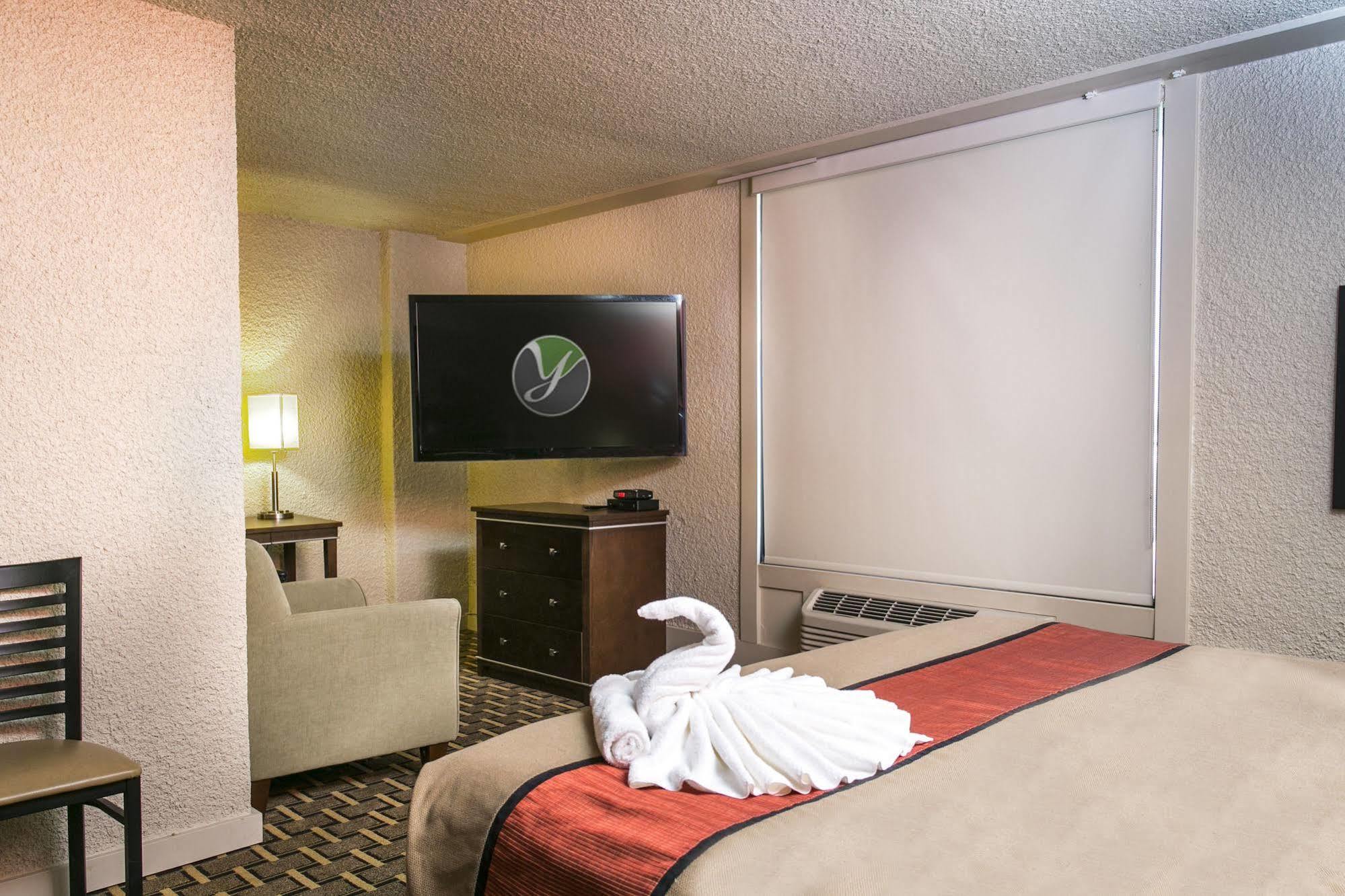 Ramada By Wyndham Edmonton Yellowhead Nw Екстер'єр фото