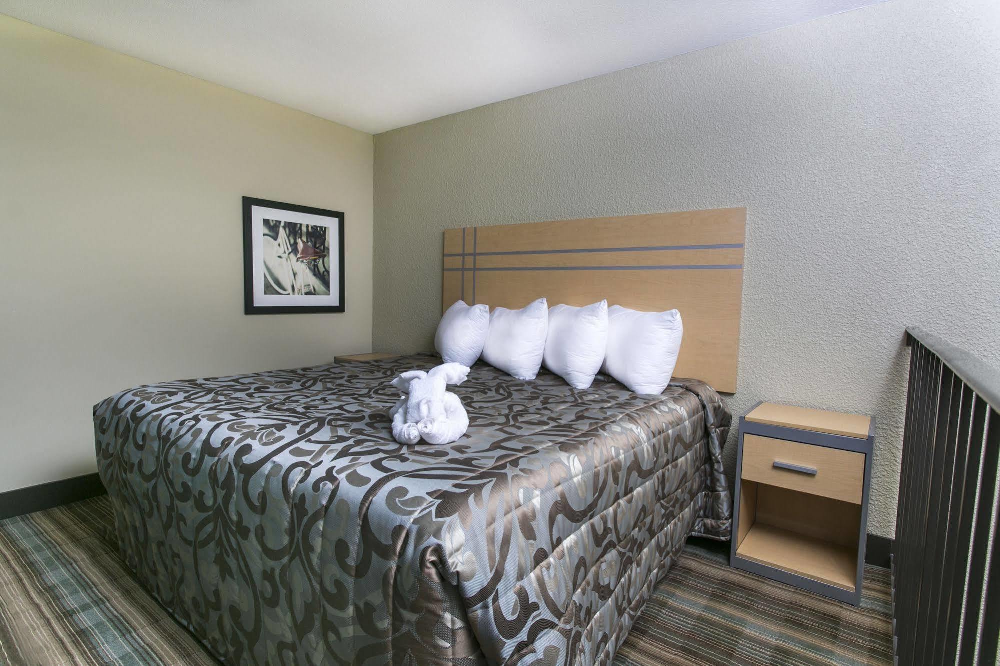 Ramada By Wyndham Edmonton Yellowhead Nw Екстер'єр фото
