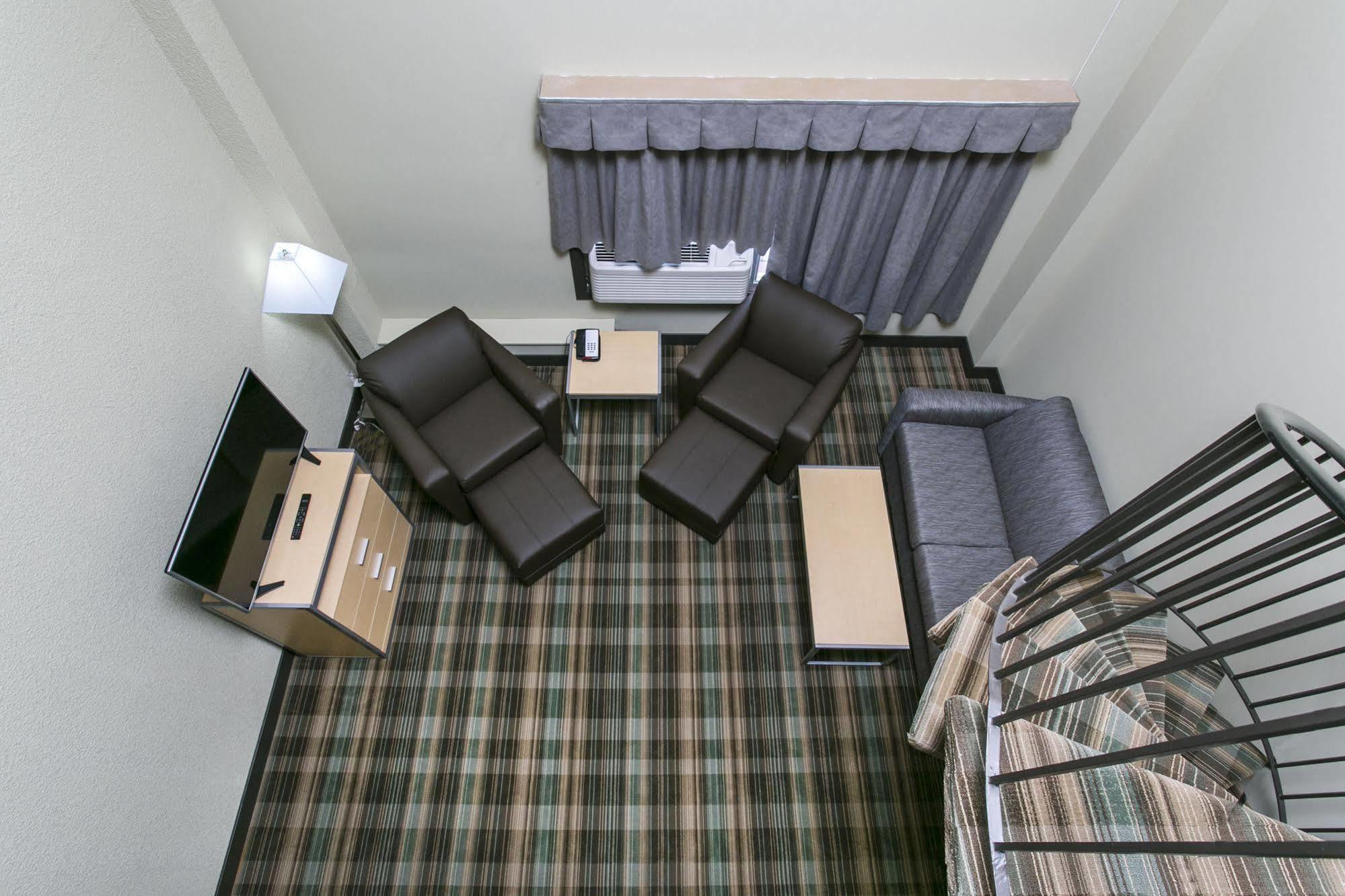Ramada By Wyndham Edmonton Yellowhead Nw Екстер'єр фото
