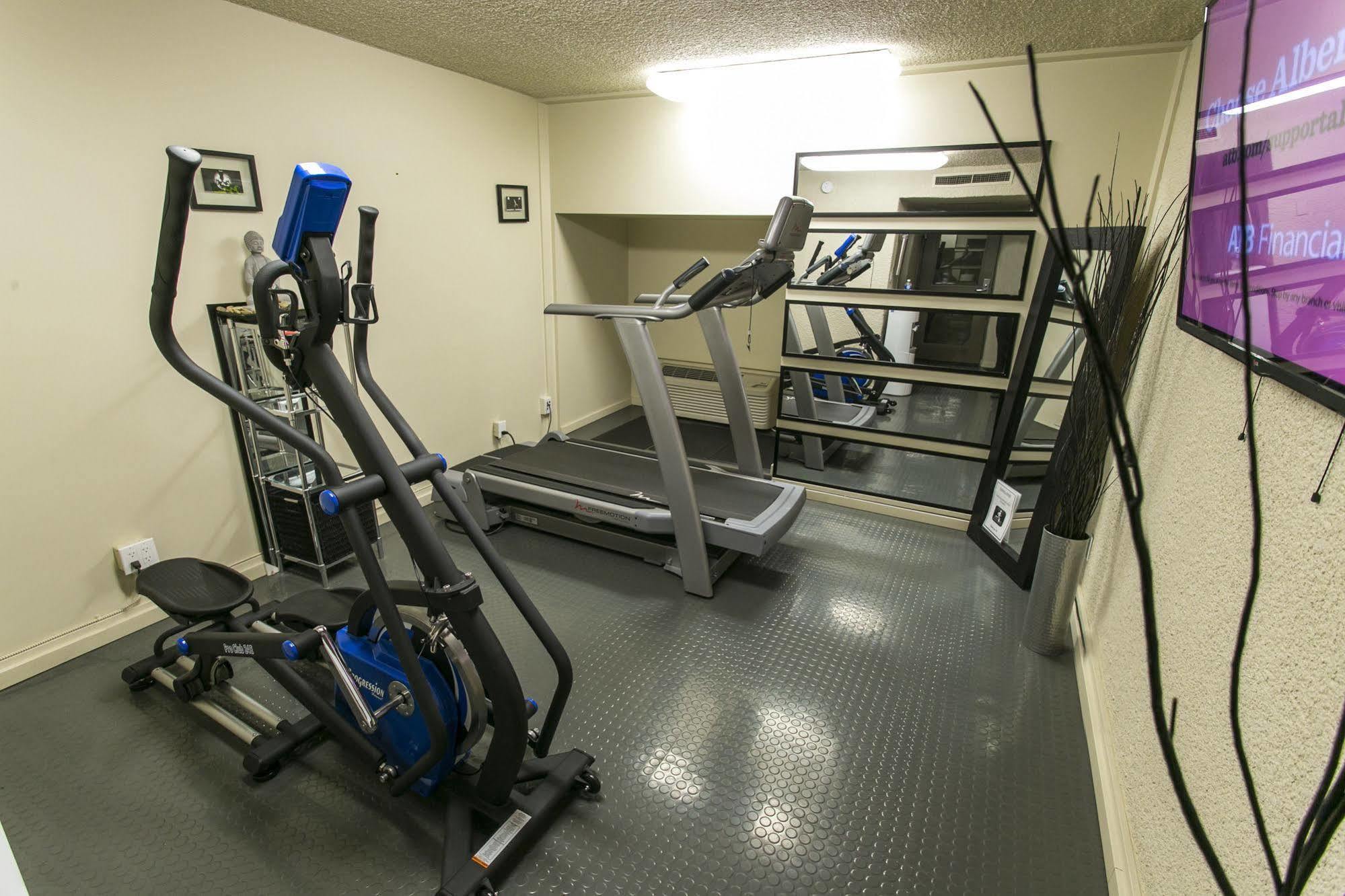 Ramada By Wyndham Edmonton Yellowhead Nw Екстер'єр фото