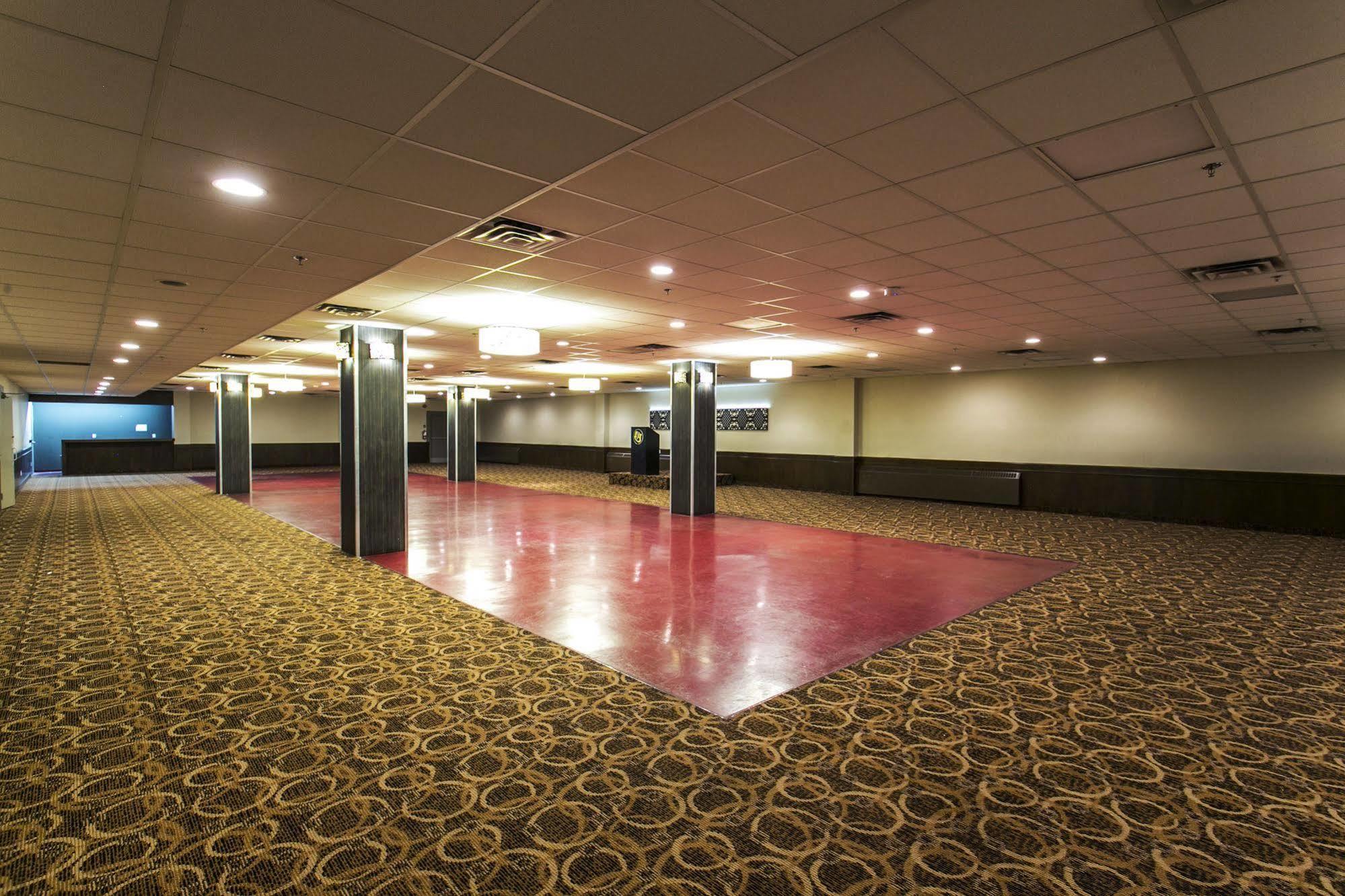 Ramada By Wyndham Edmonton Yellowhead Nw Екстер'єр фото