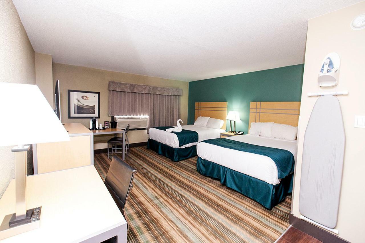 Ramada By Wyndham Edmonton Yellowhead Nw Екстер'єр фото
