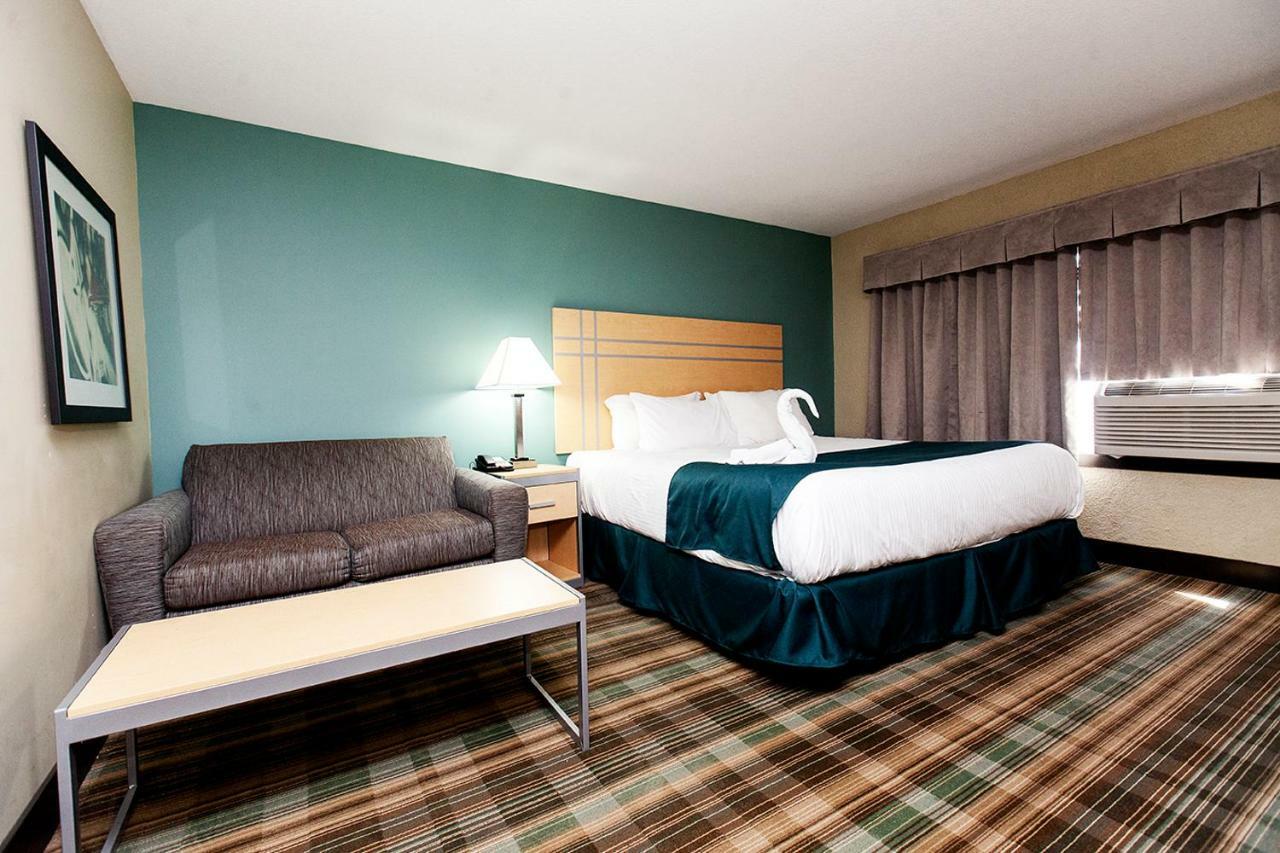Ramada By Wyndham Edmonton Yellowhead Nw Екстер'єр фото