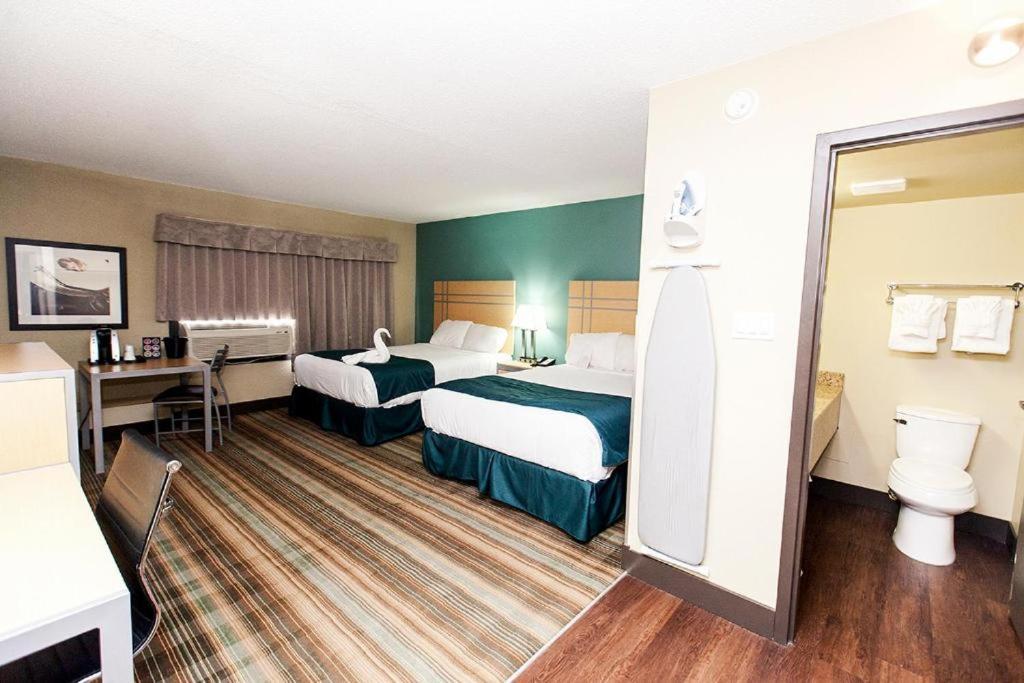 Ramada By Wyndham Edmonton Yellowhead Nw Екстер'єр фото